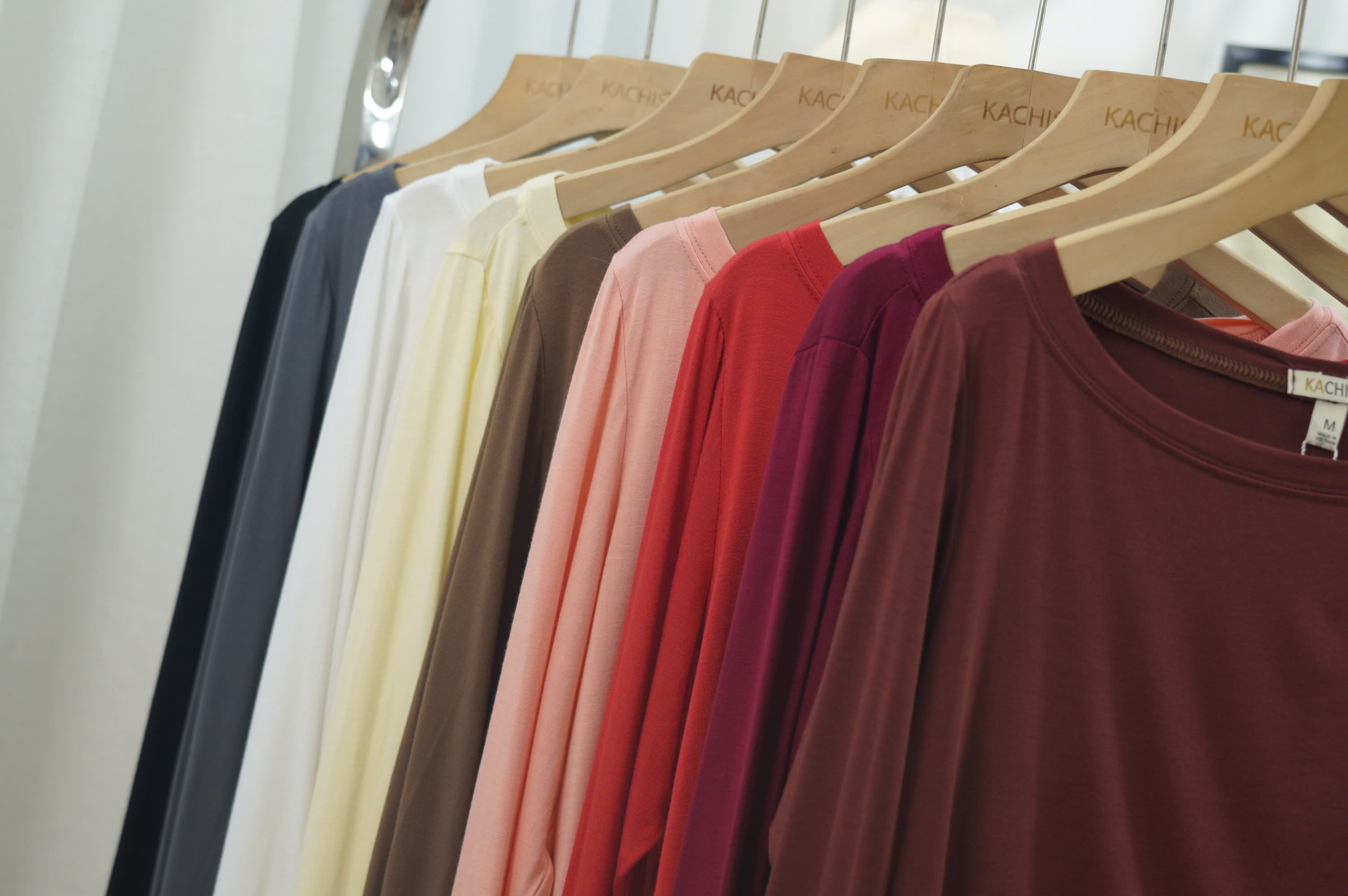 Áo Thun Tay Dài Cổ Thuyền, chất Viscose mềm mại, co giãn, thoáng mát, thấm hút tốt