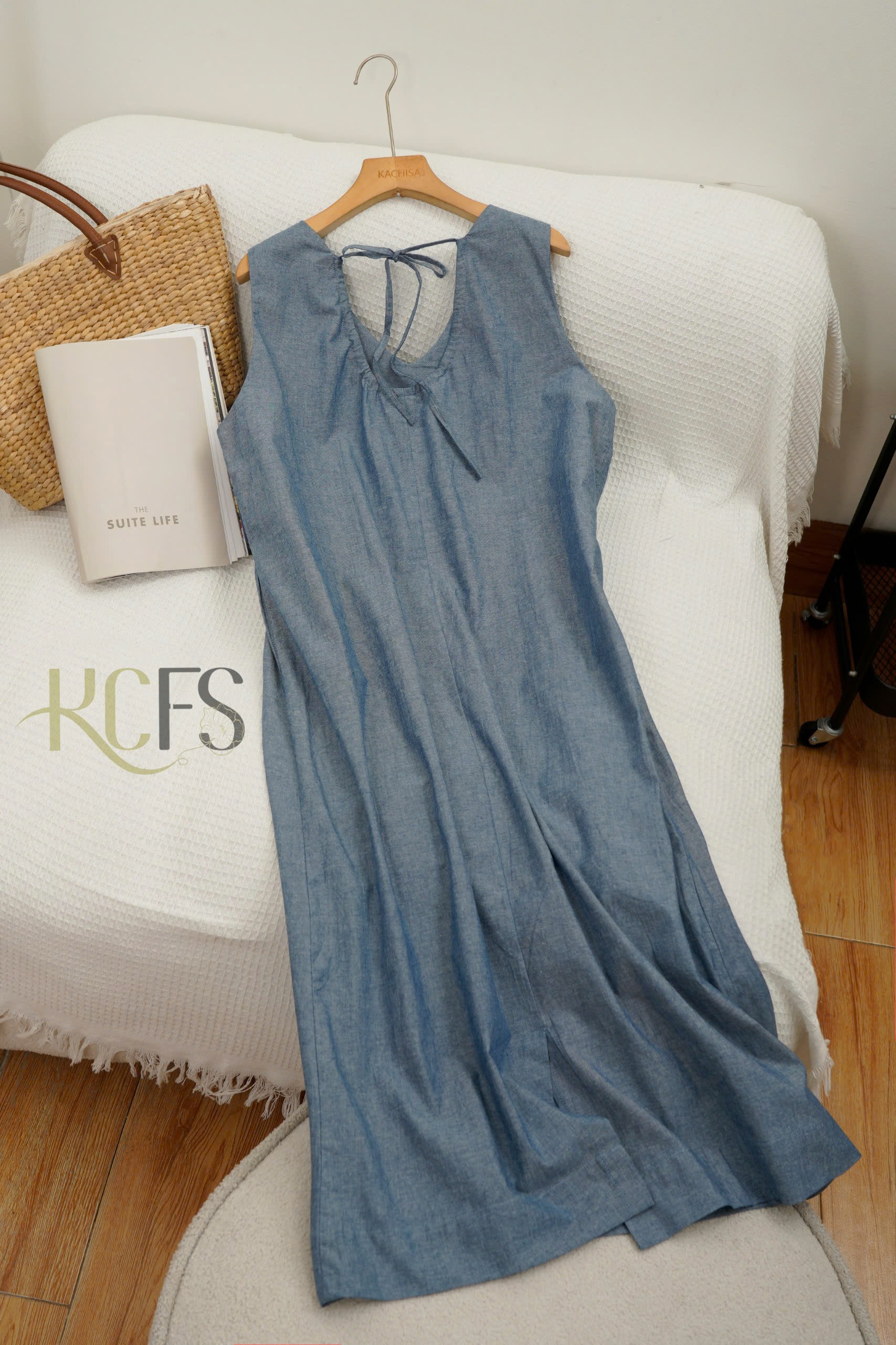 Đầm sát nách Linen 2 kiểu - Kiểu cổ V thanh lịch và kiểu cổ tròn thắt nơ dễ thương